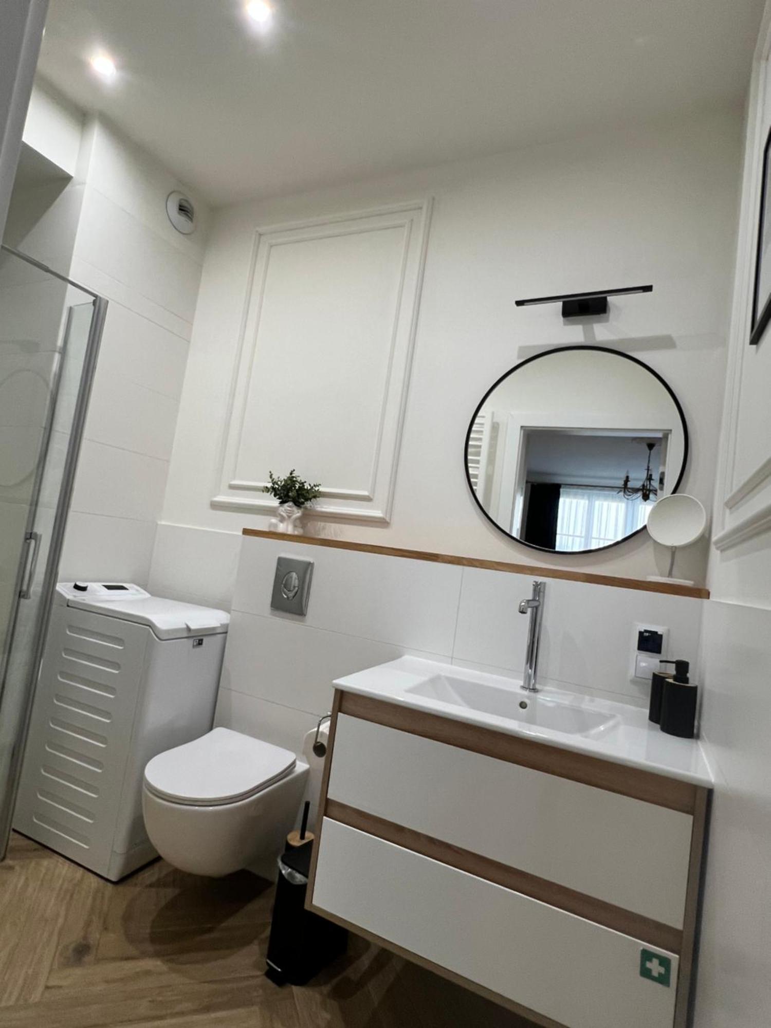 Atrium - Old Town Luxury Apartments - By Upstairs Krakow Dış mekan fotoğraf