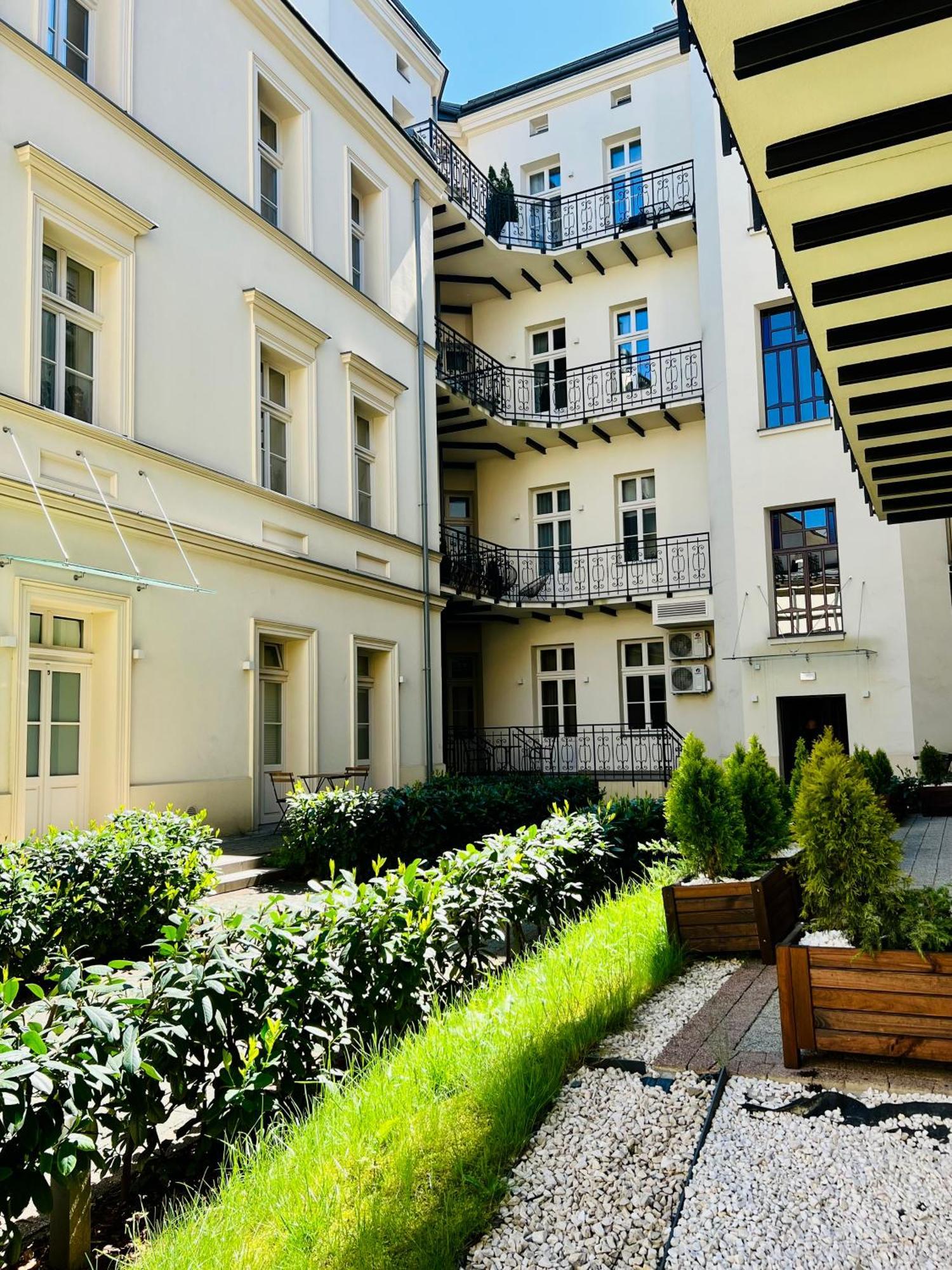 Atrium - Old Town Luxury Apartments - By Upstairs Krakow Dış mekan fotoğraf