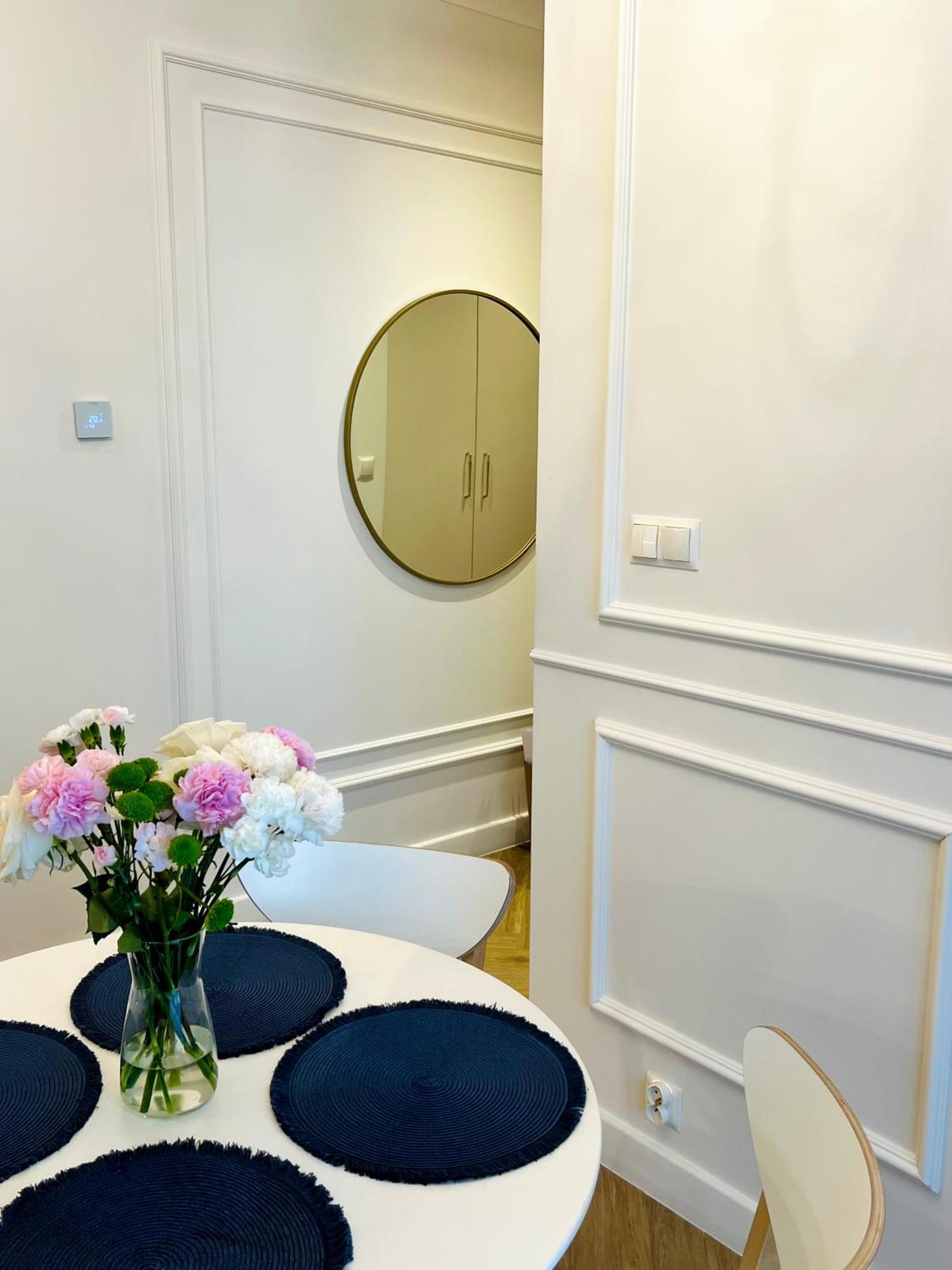 Atrium - Old Town Luxury Apartments - By Upstairs Krakow Dış mekan fotoğraf